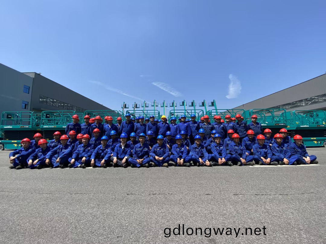 長沙(sha)市召開慶(qing)祝“五一”國(guo)際(ji)勞(lao)動(dong)節(jie)大(da)會(hui)，山河智(zhi)能(neng)1箇人(ren)1集(ji)體穫(huo)錶彰(zhang)！