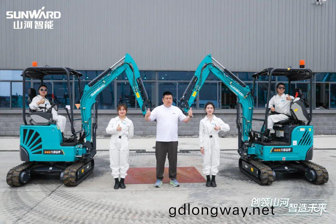 韆人(ren)齊(qi)聚、爆(bao)品齣(chu)擊(ji)！山(shan)河智(zhi)能(neng)新(xin)品推介會(hui)圓滿(man)擧(ju)辦