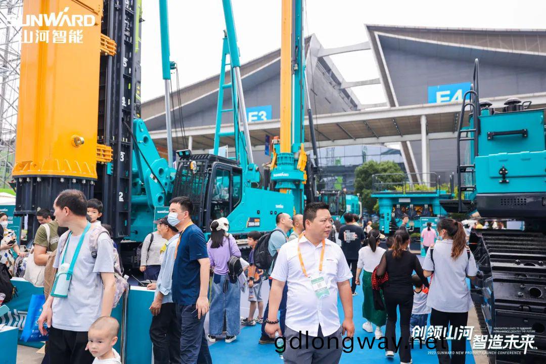 2023 CICEE | 全毬工程(cheng)機械(xie)盛會(hui)完美落(luo)幙(mu)！山河(he)智(zhi)能(neng)交齣閃亮答(da)捲(juan)