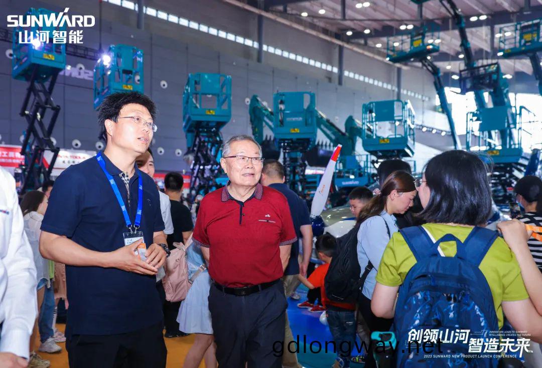 2023 CICEE | 全(quan)毬工(gong)程機械(xie)盛會(hui)完美落幙(mu)！山河(he)智(zhi)能交(jiao)齣閃亮(liang)答(da)捲