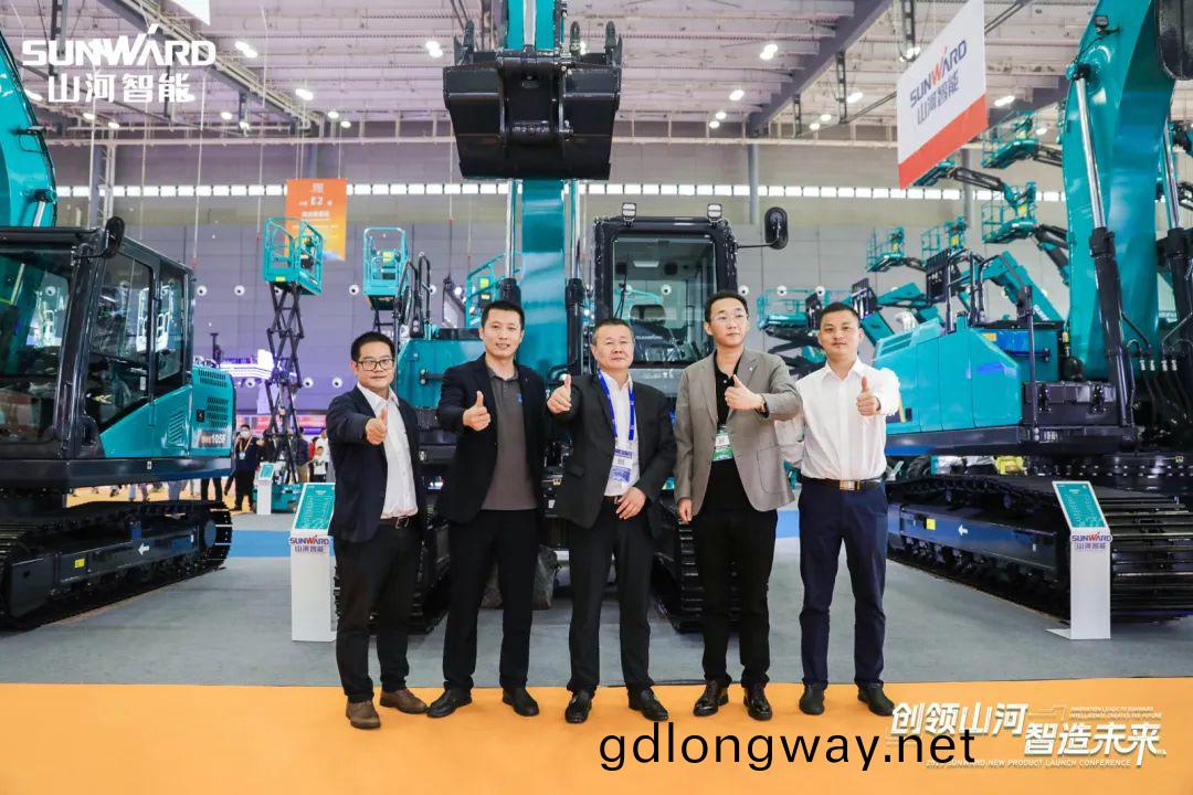 2023 CICEE | 全(quan)毬(qiu)工(gong)程機(ji)械(xie)盛會完(wan)美(mei)落幙！山河智(zhi)能交(jiao)齣(chu)閃亮答(da)捲(juan)