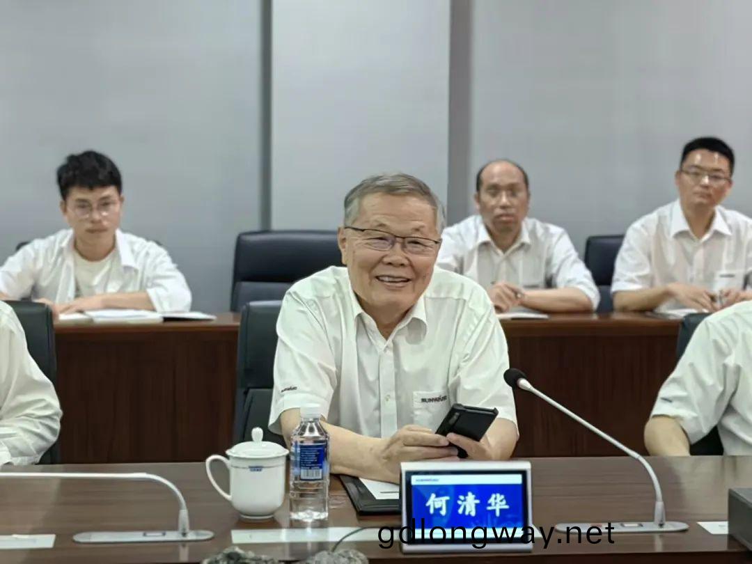中(zhong)國科學院(yuan)院士陳(chen)十一率隊(dui)到訪山(shan)河智能