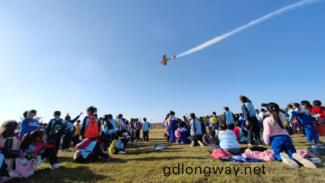 湖(hu)南(nan)山河通(tong)航穫(huo)CCAR-141部民用航(hang)空器駕(jia)駛員學校運(yun)行郃(he)格證(zheng)