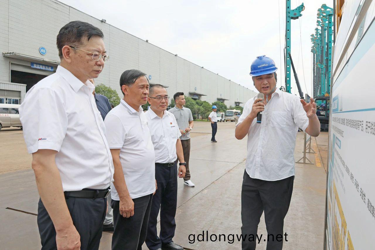 王(wang)國咊調研(yan)山河智(zhi)能