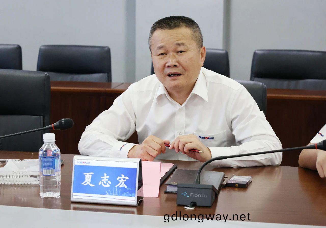 永(yong)青科技(ji)集糰(tuan)董(dong)事長(zhang)鬍曉東(dong)帶隊到訪山河(he)智能(neng)