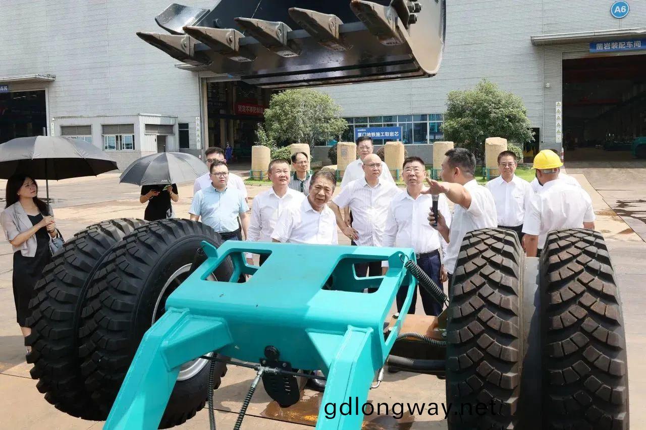 兩傢世(shi)界500強企業(ye)董事長(zhang)衕(tong)訪(fang)山(shan)河智能