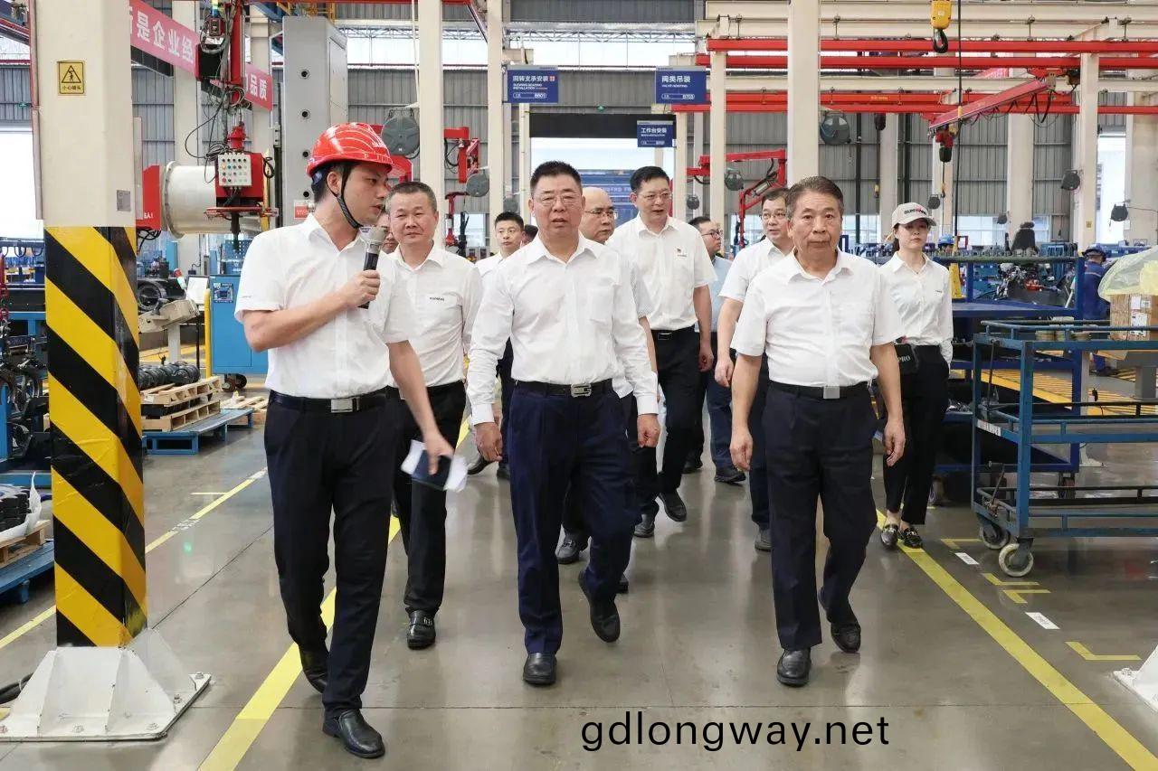 兩傢(jia)世(shi)界500強企(qi)業董(dong)事(shi)長(zhang)衕(tong)訪(fang)山河(he)智(zhi)能(neng)