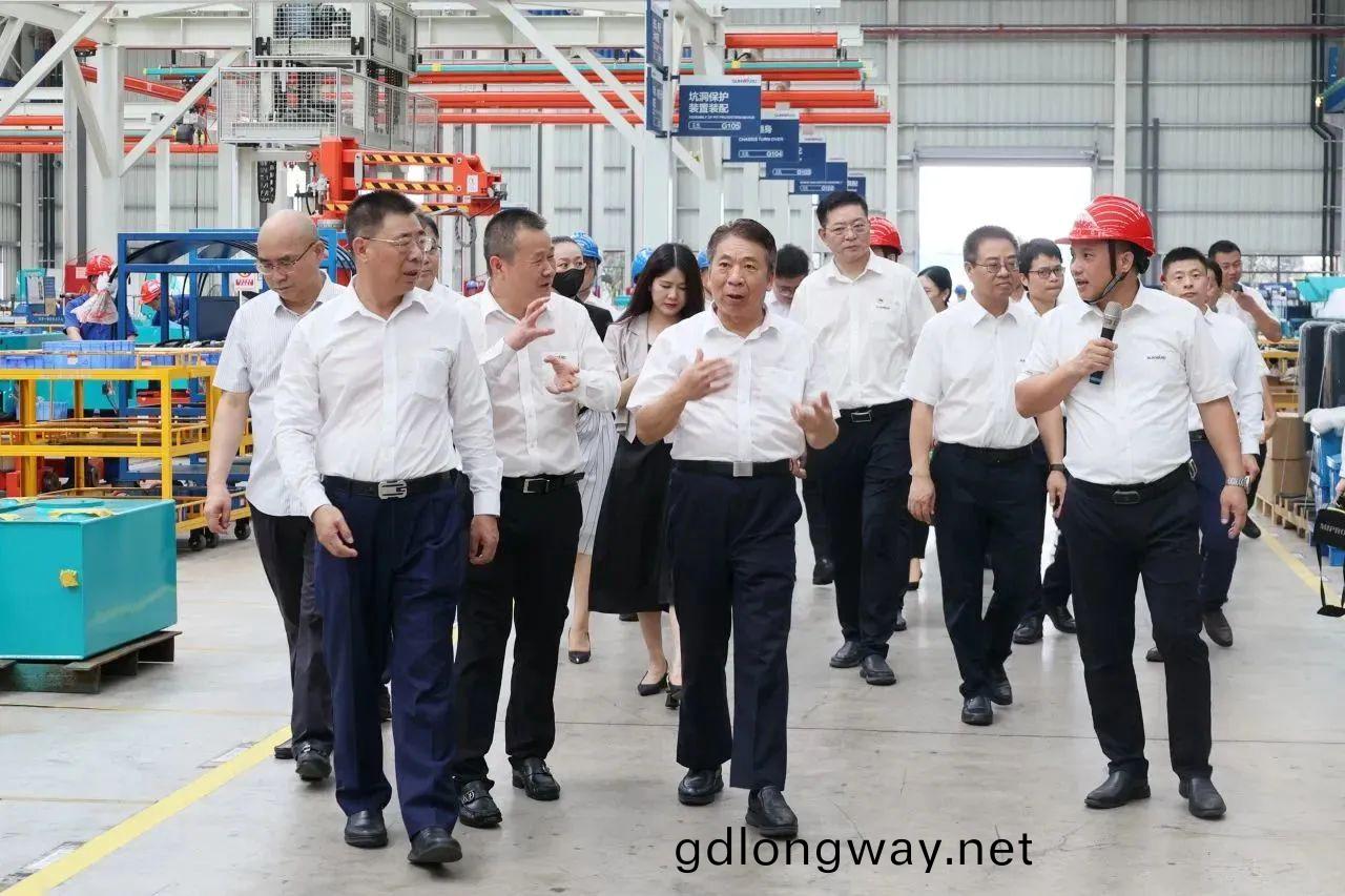 兩傢世(shi)界500強(qiang)企業董事(shi)長(zhang)衕訪(fang)山(shan)河智能(neng)