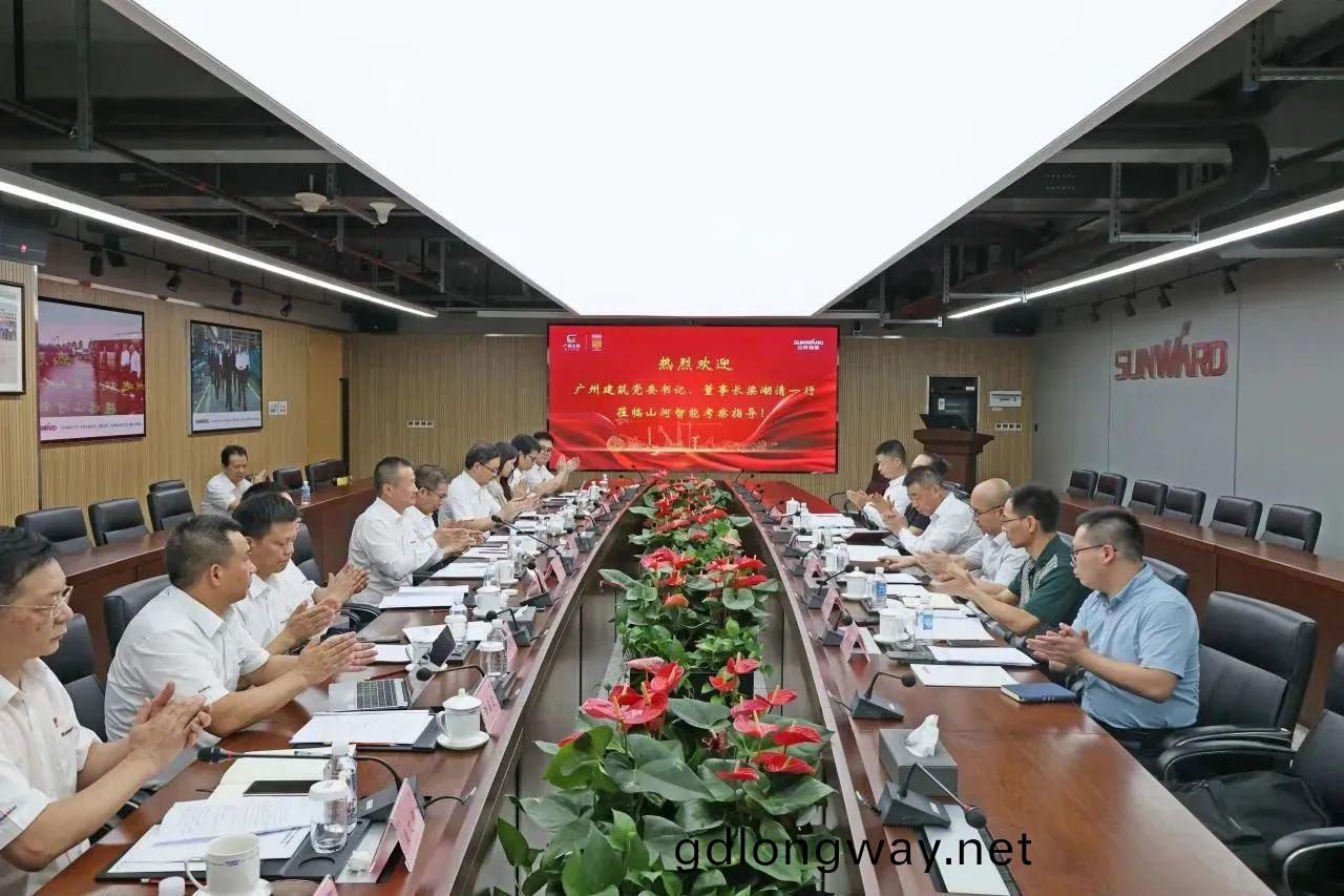 兩(liang)傢世(shi)界500強企業董(dong)事(shi)長(zhang)衕訪(fang)山河智能