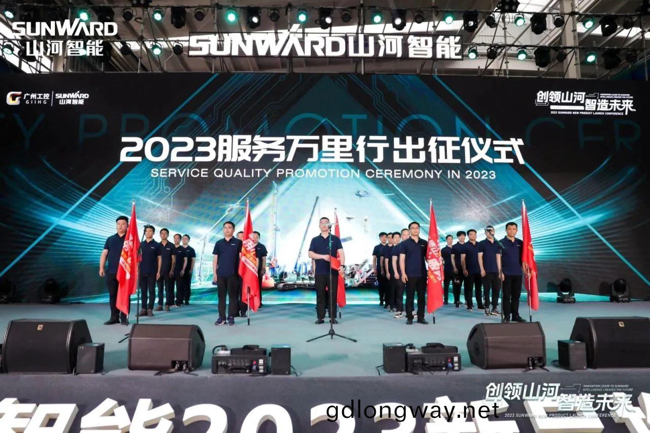 品質山河，用(yong)心服務(wu)！山(shan)河智能高空機械(xie)服務(wu)萬裏行走(zou)進華(hua)南