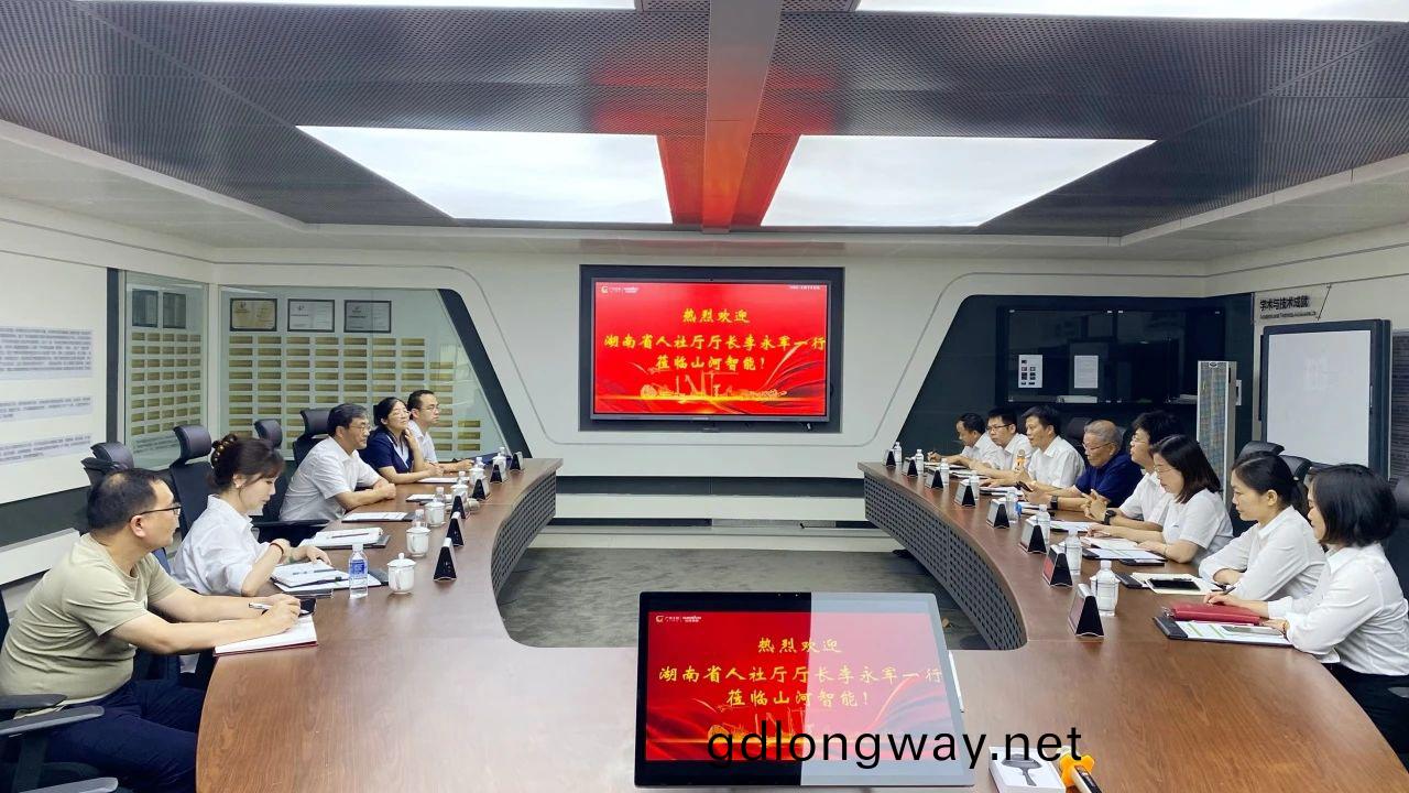 湖南省(sheng)人(ren)社廳(ting)廳長(zhang)李(li)永(yong)軍調(diao)研(yan)山河(he)智(zhi)能(neng)