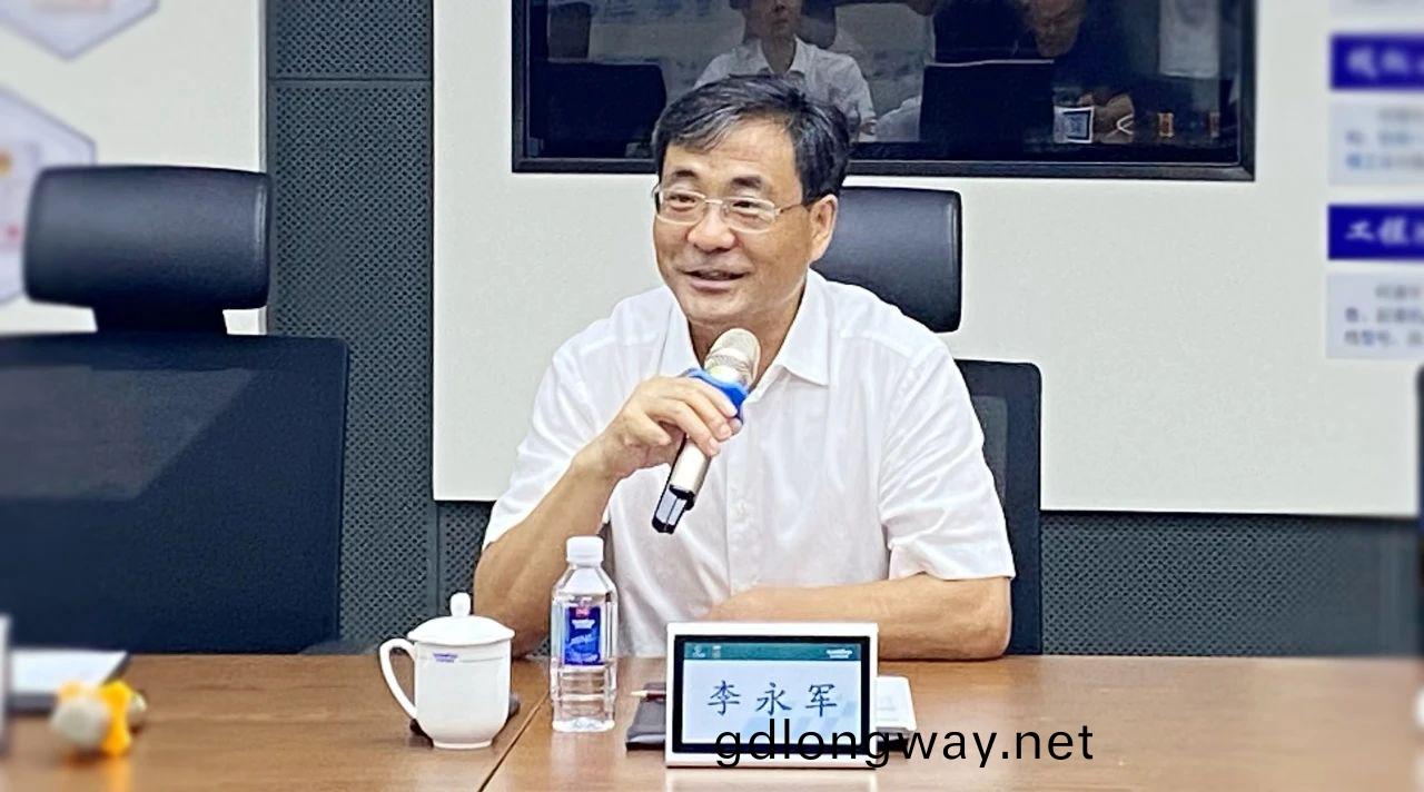 湖南省人(ren)社廳廳(ting)長(zhang)李(li)永(yong)軍(jun)調(diao)研(yan)山(shan)河(he)智(zhi)能