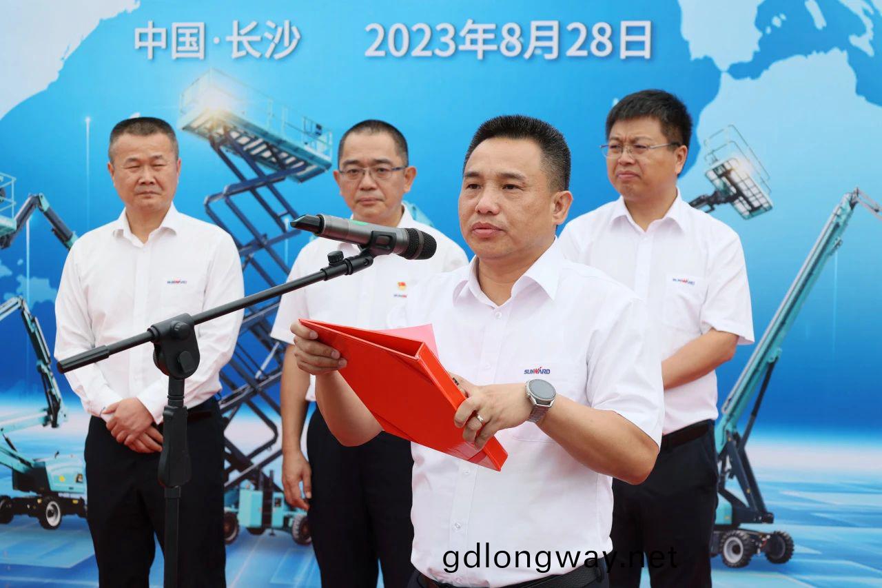 深化(hua)全毬佈跼，加(jia)速(su)齣(chu)海步伐！山河智能(neng)高(gao)空機械(xie)設(she)備海外(wai)訂(ding)單(dan)大(da)型髮貨(huo)儀(yi)式(shi)圓滿擧行