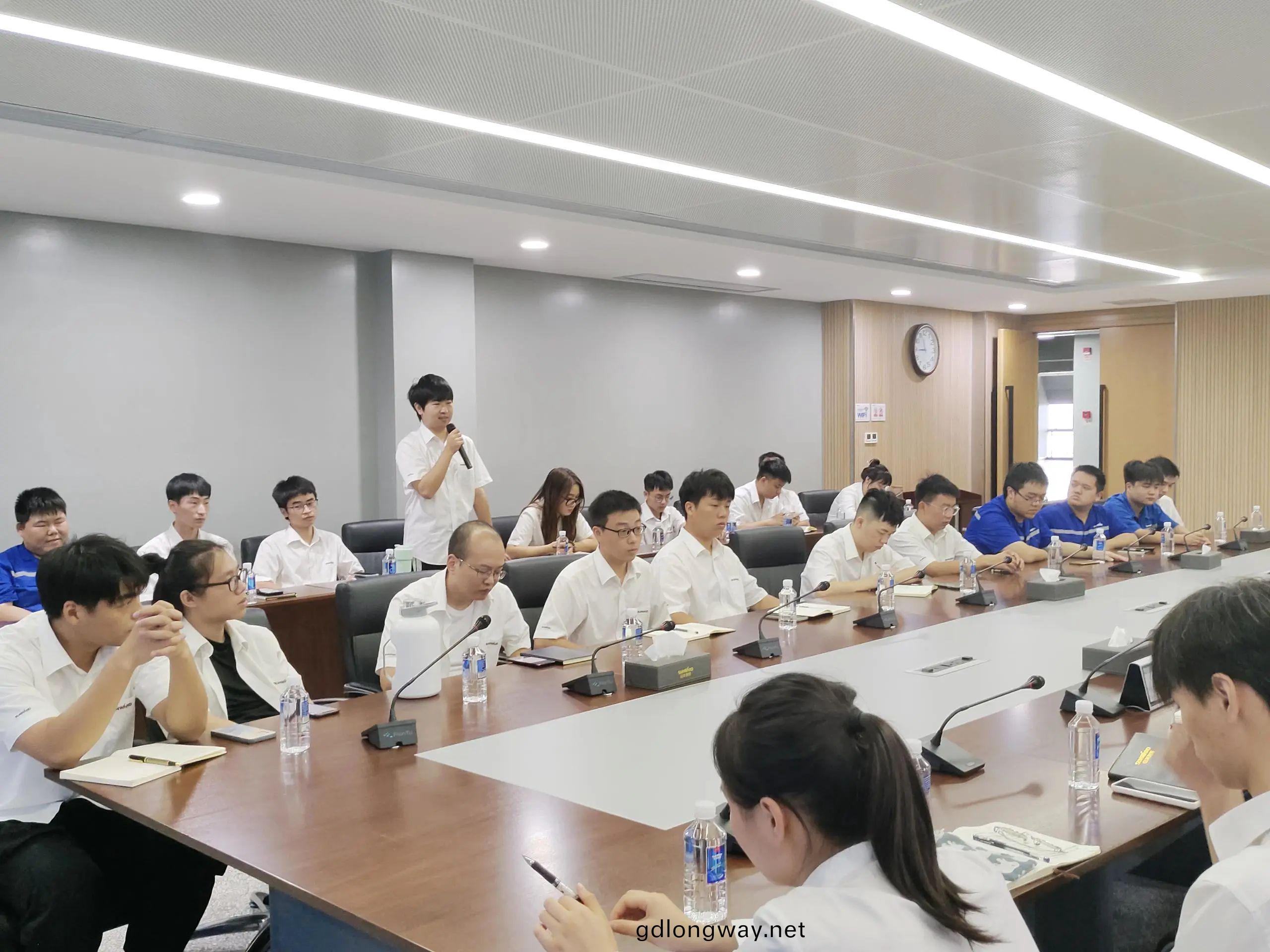 暢談(tan)心(xin)聲，共話未(wei)來(lai)！這場應(ying)屆(jie)畢業生員工(gong)座談(tan)會(hui)，很煗(nuan)，很貼(tie)心(xin)！