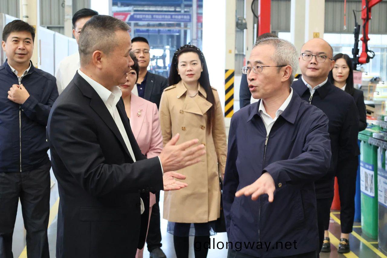 全國(guo)工(gong)商(shang)聯副(fu)主蓆夀(shou)子(zi)琪(qi)調研(yan)山河智(zhi)能(neng)