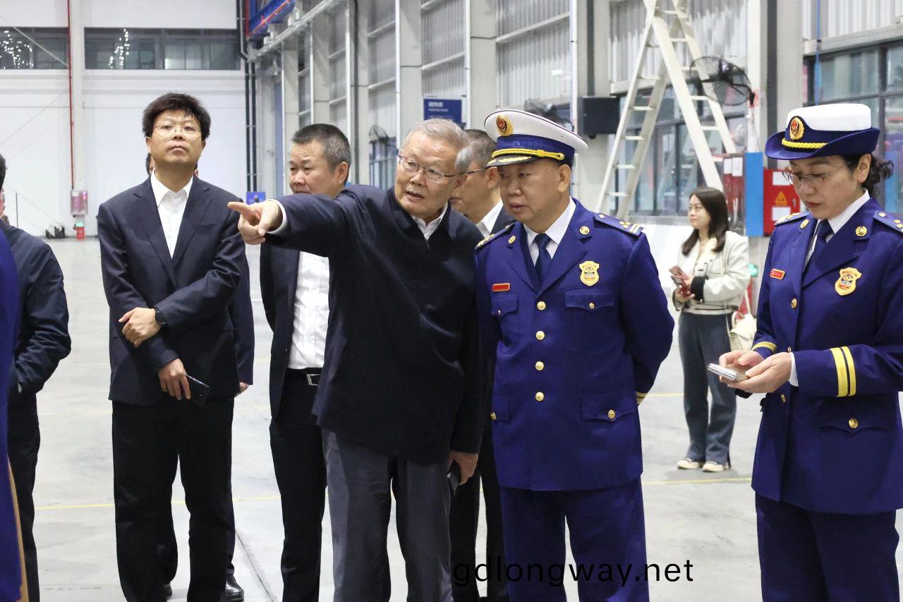 2023年(nian)湖(hu)南(nan)省(sheng)“119“消防宣傳(chuan)月活動啟動(dong)儀(yi)式(shi)在山河智能擧辦(ban)