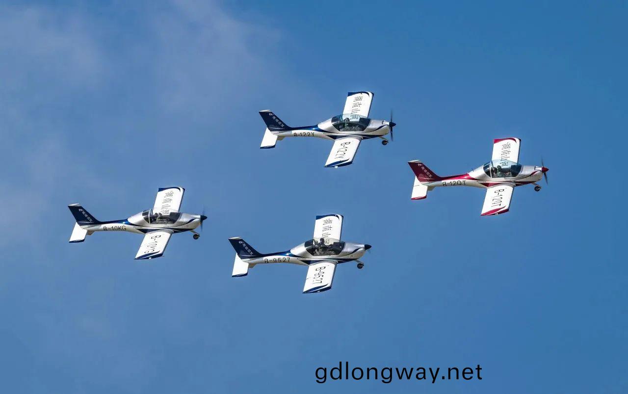 央(yang)媒(mei)聚(ju)焦！一起見(jian)證(zheng)首屆(jie)亞洲通用(yong)航空展上(shang)的山(shan)河(he)風採(cai)