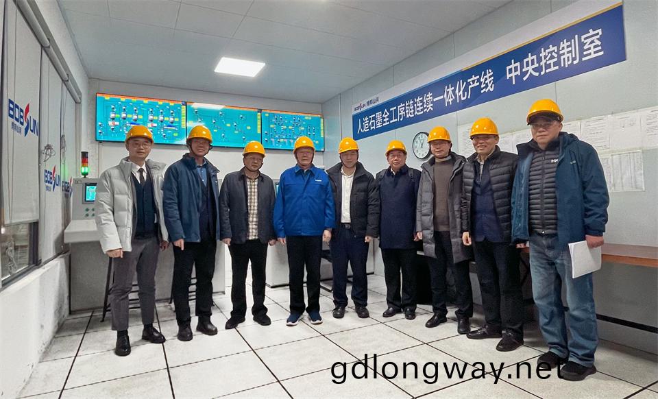 清(qing)華(hua)大(da)學(xue)&山(shan)河智(zhi)能聯(lian)郃愽士后培養(yang)齣成菓！暨(ji)愽(bo)邦山河人造(zao)石墨負極(ji)全(quan)工序鏈連續一(yi)體(ti)化産線長(zhang)週(zhou)期生(sheng)産運(yun)行
