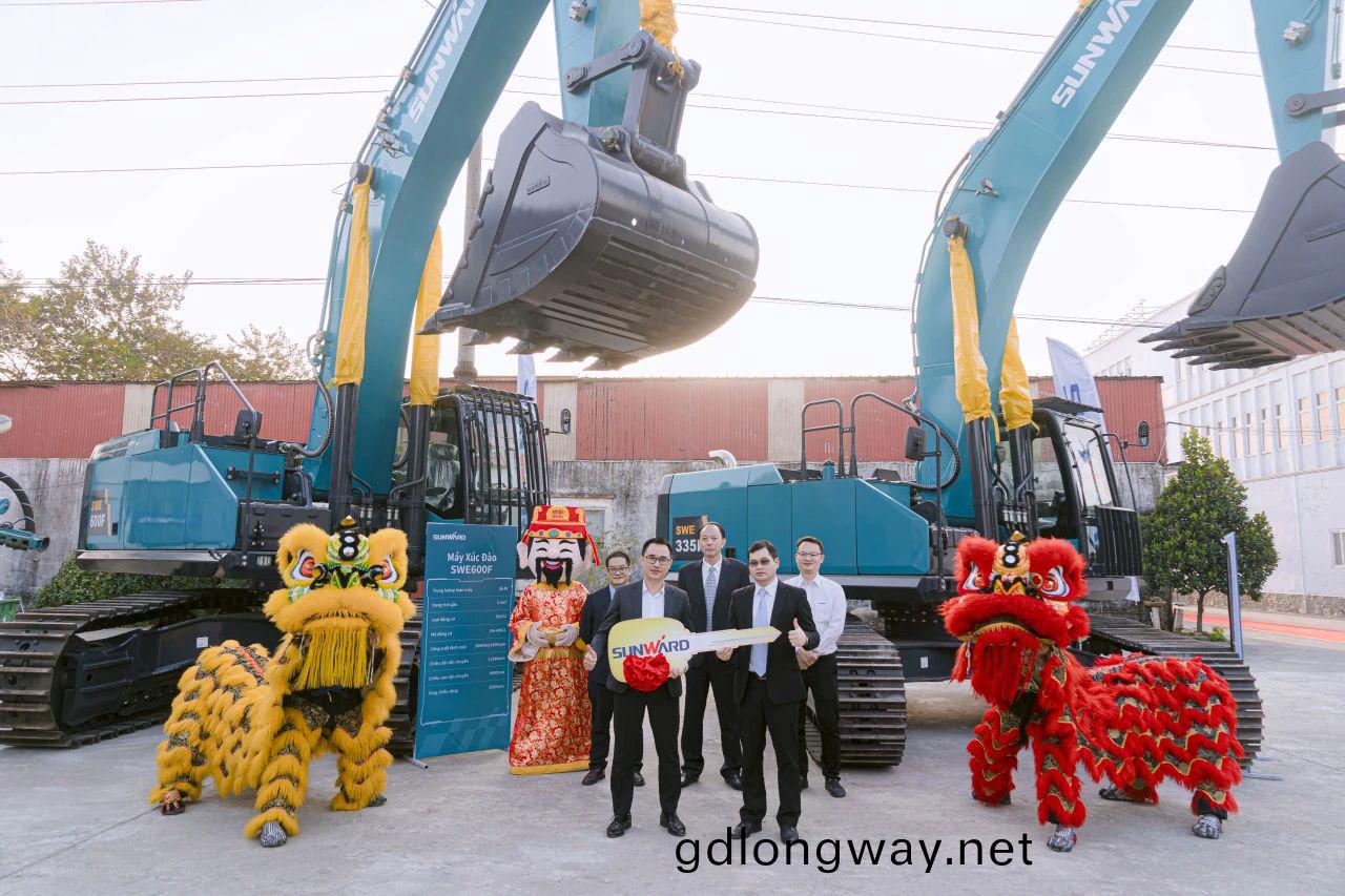 打(da)造新(xin)標(biao)桿(gan)！山河智能越南保障中心開業儀(yi)式暨客戶(hu)答(da)謝(xie)會(hui)圓滿(man)擧(ju)行
