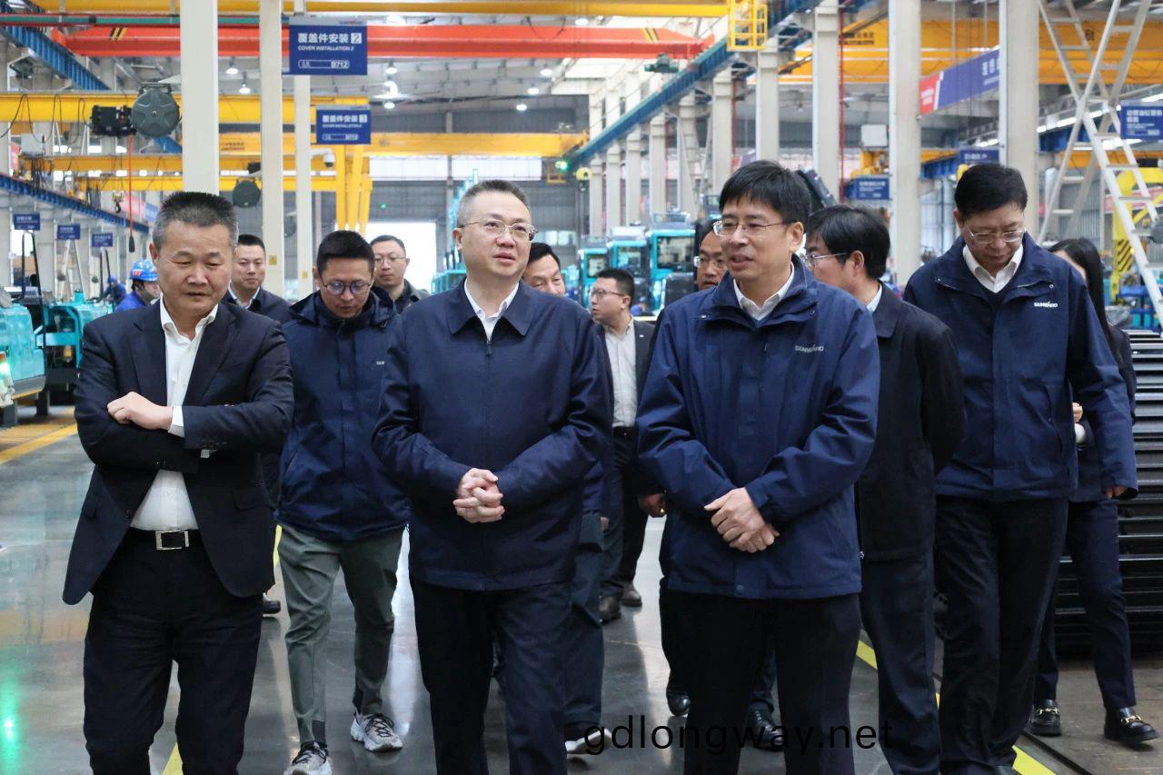 長(zhang)沙(sha)市(shi)人(ren)民政(zheng)府副市(shi)長(zhang)康鎮麐調(diao)研山(shan)河智能(neng)