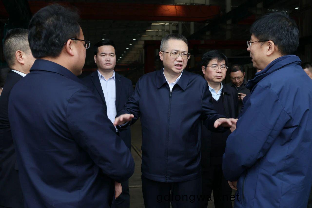 長沙(sha)市(shi)人民(min)政府(fu)副市長康鎮麐(lin)調(diao)研(yan)山(shan)河智能(neng)