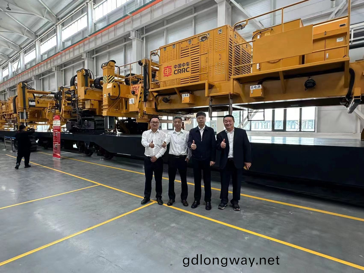 CPH-30J道(dao)岔(cha)舖(pu)換(huan)機組全(quan)毬髮(fa)佈！山河智能(neng)與(yu)寶(bao)鷄(ji)中(zhong)車時代共繪(hui)鐵路裝(zhuang)備新(xin)篇章！
