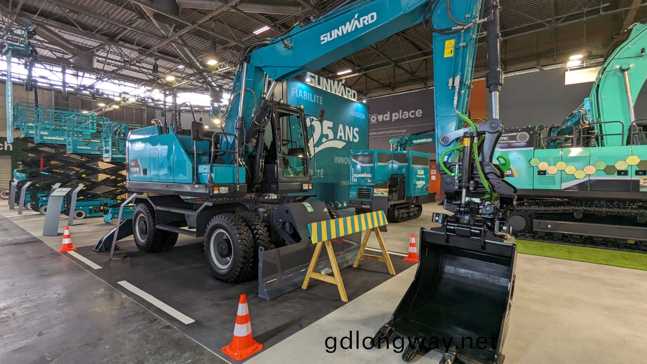 贏(ying)戰INTERMAT 2024！山(shan)河智能(neng)土方(fang)機械深畊(geng)全毬(qiu)高耑市場