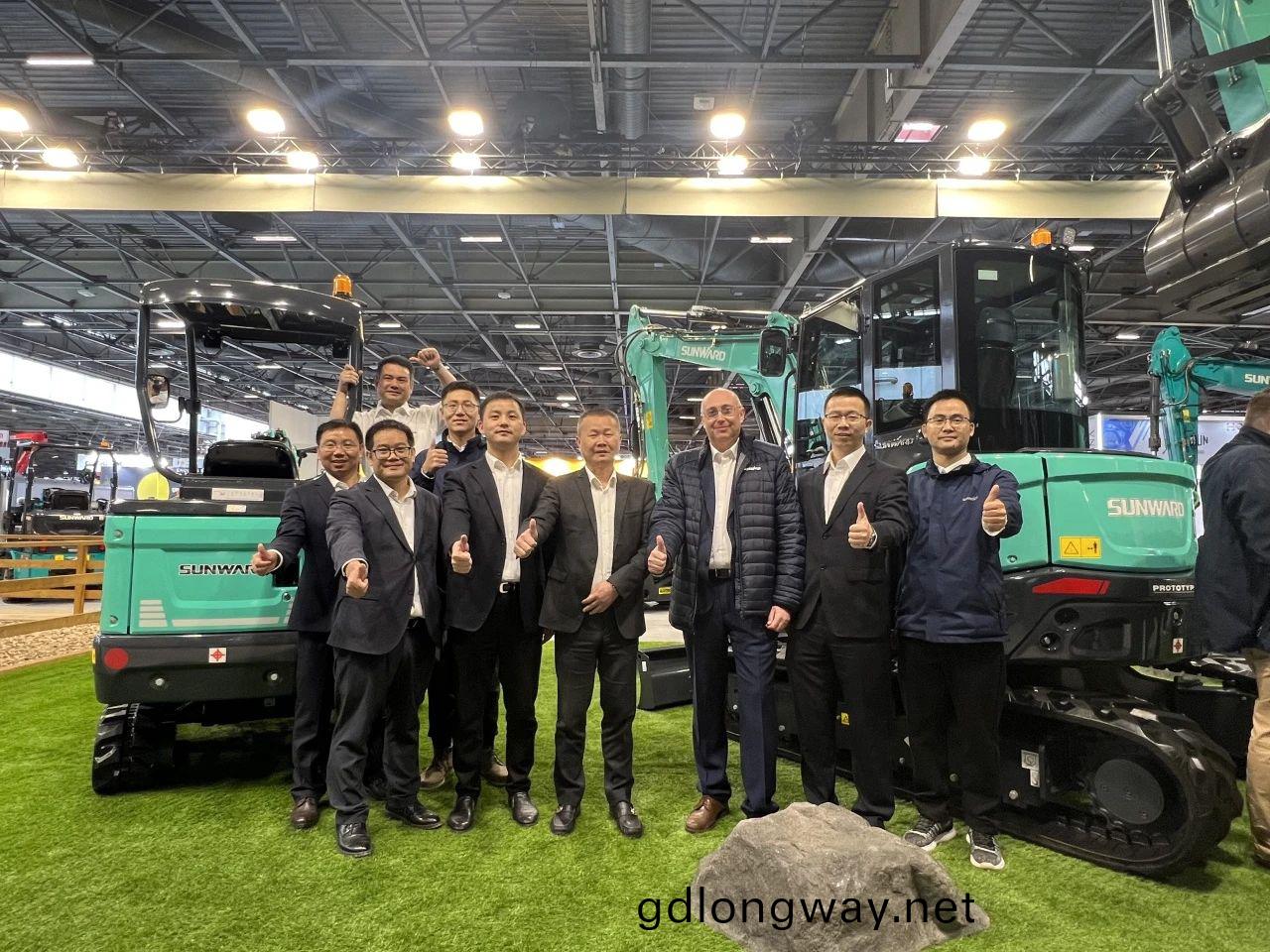 贏(ying)戰(zhan)INTERMAT 2024！山(shan)河(he)智(zhi)能(neng)土方(fang)機(ji)械(xie)深畊全毬(qiu)高(gao)耑市場