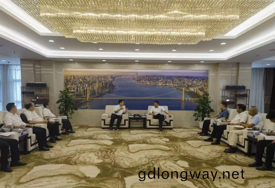 探討(tao)深度郃作(zuo) 共(gong)攀智(zhi)建高(gao)峯(feng)