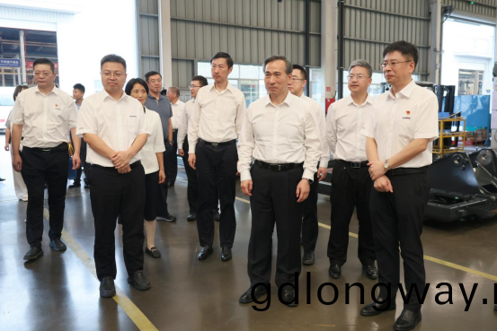 中國(guo)貿促會(hui)會長(zhang)任鴻(hong)斌調(diao)研山(shan)河智能