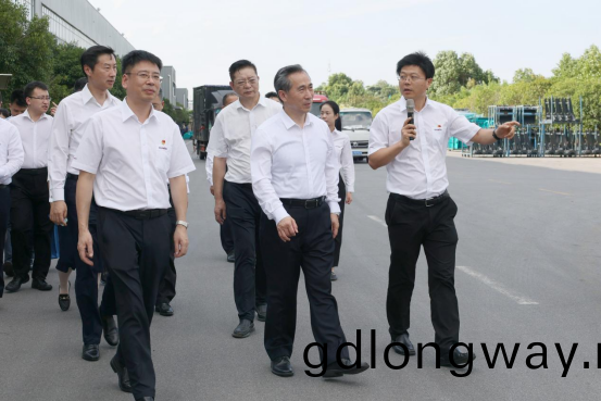中國(guo)貿(mao)促(cu)會會(hui)長任鴻斌調(diao)研(yan)山(shan)河(he)智能(neng)