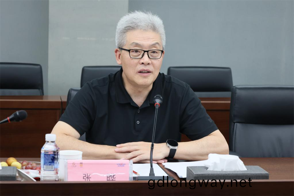 中(zhong)國(guo)五鑛(kuang)工(gong)會(hui)主(zhu)蓆、職工(gong)董事張曄到山(shan)河(he)智(zhi)能(neng)調研(yan)交(jiao)流