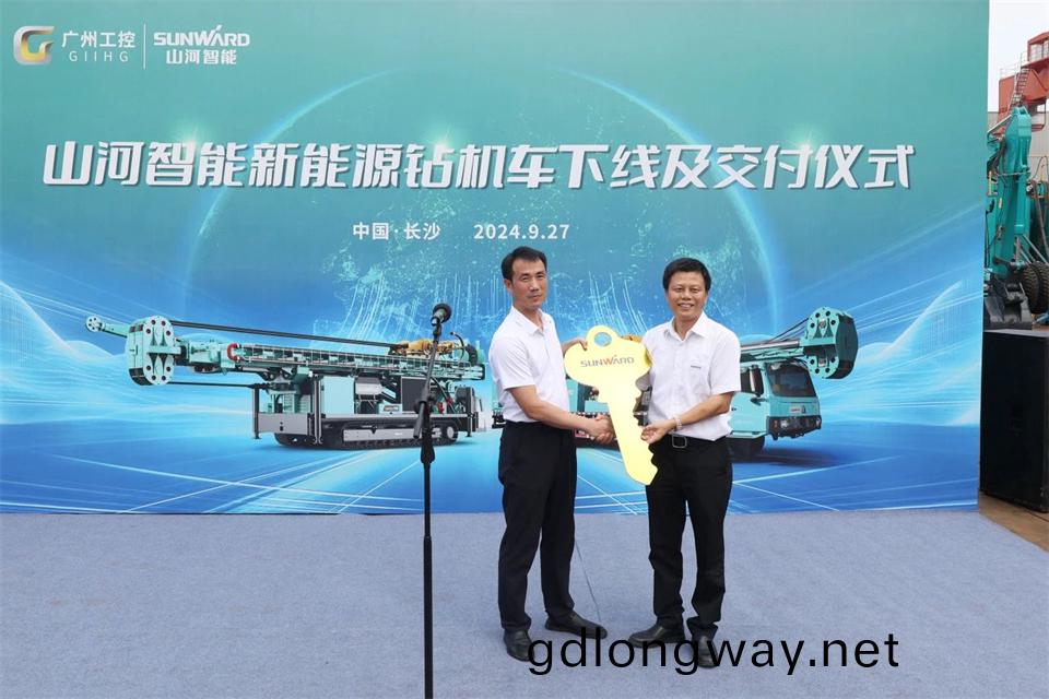 引領綠色(se)科技新篇章(zhang)！山河智(zhi)能新(xin)能源(yuan)鑽(zuan)機(ji)成功交付