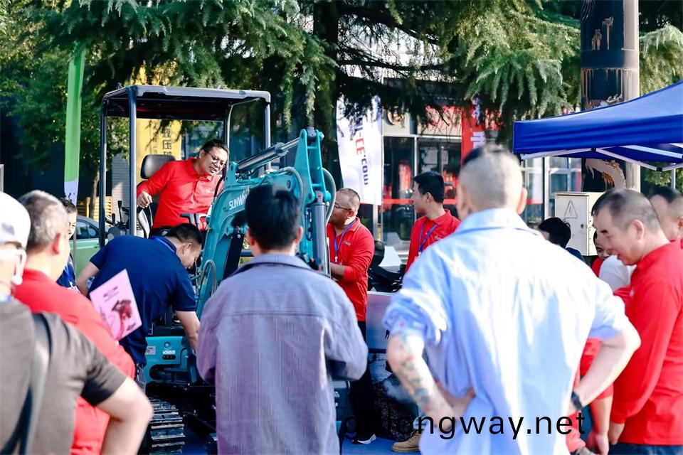 展現“掘”對實(shi)力！山(shan)河(he)智能亮(liang)相2024微挖(wa)大會暨小型(xing)設備(bei)大(da)會