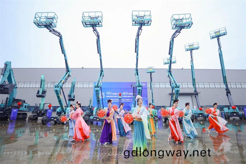 創(chuang)新引(yin)領(ling)價(jia)值(zhi)，理(li)想(xiang)成(cheng)就(jiu)未來(lai)！山河(he)智(zhi)能25週年(nian)慶(qing)典(dian)暨(ji)全(quan)毬客戶節(jie)隆(long)重(zhong)擧(ju)辦(ban)