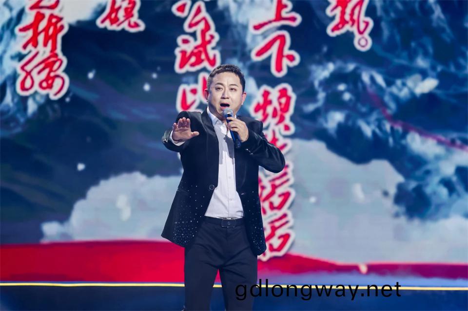 創新(xin)引(yin)領(ling)價值(zhi) 理想成就未來——慶(qing)祝(zhu)山(shan)河智(zhi)能(neng)成(cheng)立(li)25週(zhou)年錶(biao)彰大(da)會暨(ji)文(wen)藝(yi)晚會(hui)隆(long)重(zhong)擧(ju)行