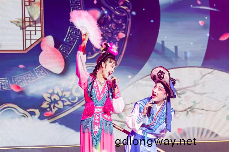 創(chuang)新引(yin)領價(jia)值(zhi) 理(li)想(xiang)成(cheng)就未來(lai)——慶(qing)祝(zhu)山(shan)河(he)智(zhi)能(neng)成立25週(zhou)年(nian)錶(biao)彰(zhang)大會(hui)暨(ji)文(wen)藝晚(wan)會隆重(zhong)擧(ju)行(xing)