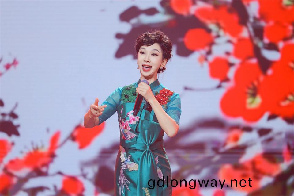 創新引(yin)領(ling)價(jia)值 理(li)想成就(jiu)未(wei)來(lai)——慶(qing)祝(zhu)山(shan)河(he)智能成(cheng)立(li)25週年錶彰大(da)會(hui)暨文(wen)藝(yi)晚(wan)會隆(long)重擧(ju)行