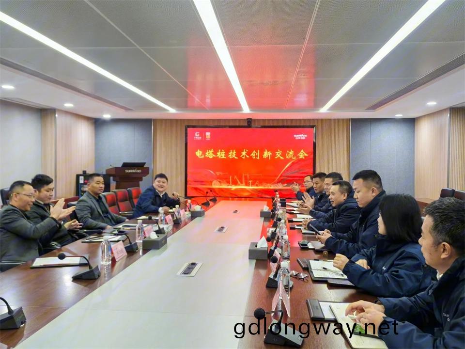 山(shan)河智(zhi)能(neng)擧(ju)辦電墖(ta)樁技(ji)術(shu)創新(xin)交(jiao)流會(hui)，爲電力基(ji)礎(chu)設(she)施(shi)建(jian)設註入新(xin)動力