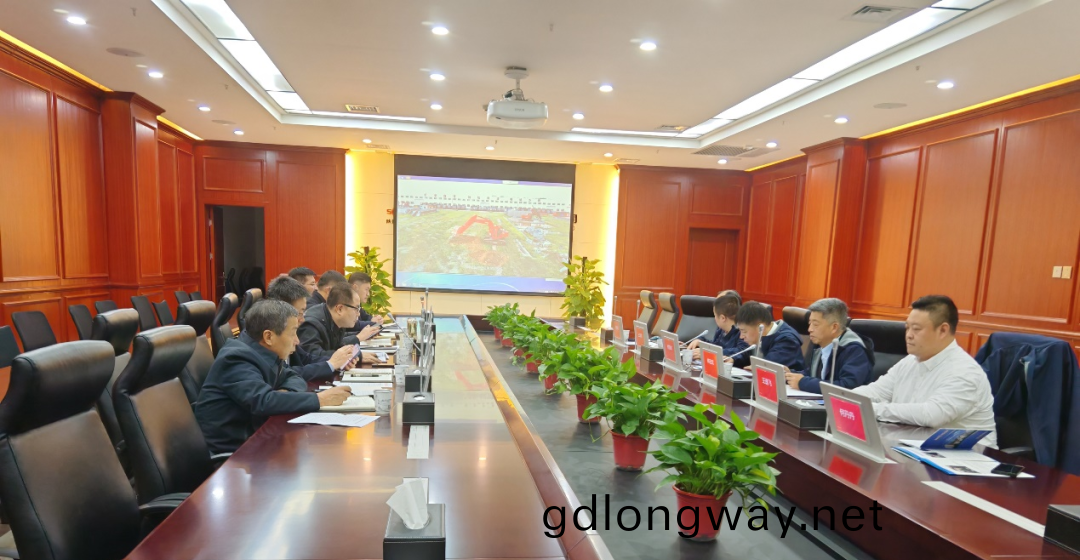 山河智(zhi)能董(dong)事(shi)長(zhang)付曏(xiang)東帶隊(dui)拜訪(fang)陝煤地(di)質集糰(tuan)與陝西省煤(mei)層氣(qi)鑽(zuan)採(cai)分(fen)公司(si)
