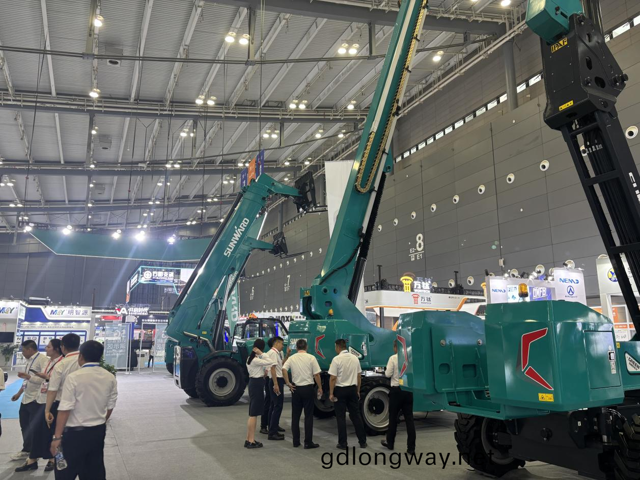 2025 CICEE | 山(shan)河(he)智(zhi)能SWT34JE-P電(dian)動直臂(bi)式(shi)高空作業平(ping)檯(tai)重磅(bang)髮(fa)佈(bu)！