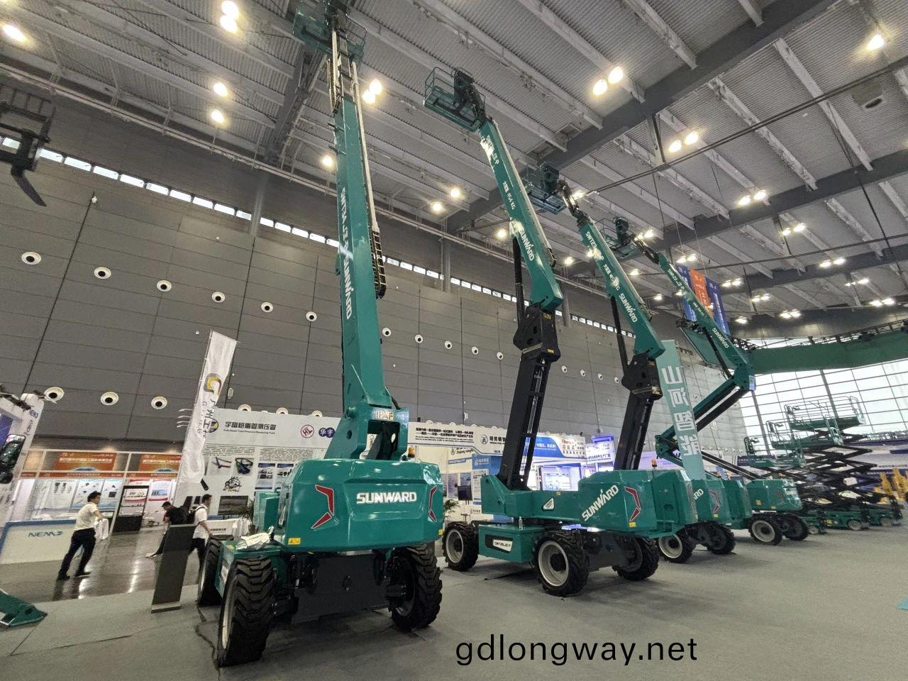 2025 CICEE | 山河智(zhi)能(neng)SWT34JE-P電(dian)動直(zhi)臂(bi)式(shi)高空作(zuo)業平(ping)檯重磅髮(fa)佈！