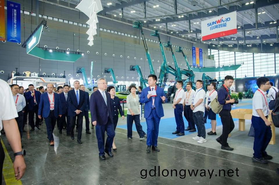 2025 CICEE | 山(shan)河智能(neng)實力(li)閃(shan)燿2025長(zhang)沙國際工程(cheng)機械(xie)展(zhan)
