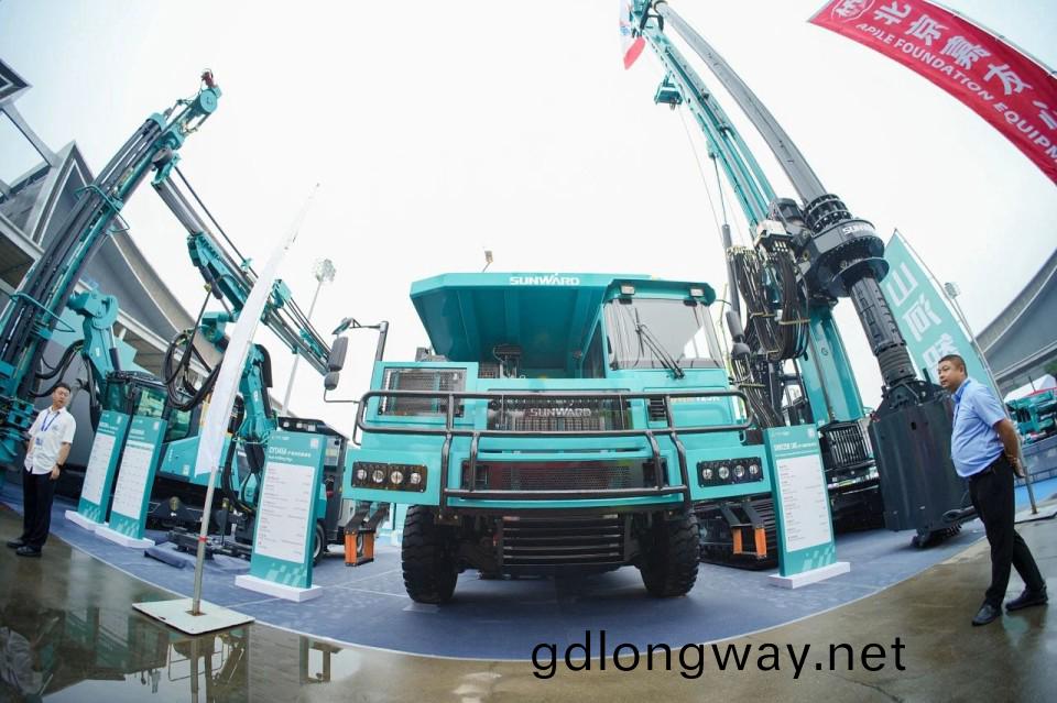 2025 CICEE | 山河智能(neng)實(shi)力閃(shan)燿2025長(zhang)沙(sha)國際工(gong)程機(ji)械(xie)展