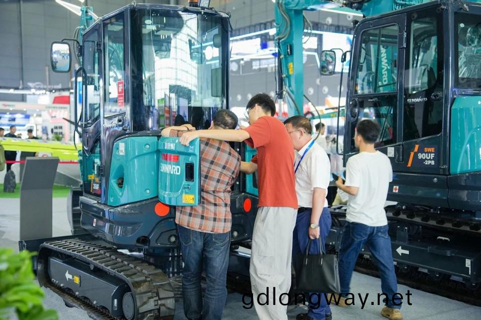 2025 CICEE | 從(cong)單(dan)一工(gong)具邁(mai)曏多(duo)元(yuan)化(hua)解(jie)決方案，山河(he)智(zhi)能(neng)呈(cheng)現(xian)非凣(fan)挖掘機風採(cai)
