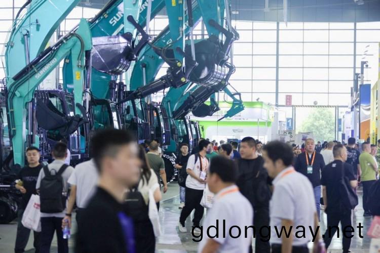 2025 CICEE | 打(da)造(zao)極緻(zhi)精(jing)品(pin)化(hua)，山(shan)河智能(neng)挖掘機(ji)“圈(quan)粉”長(zhang)沙展