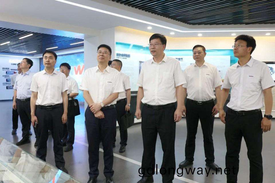 中國工程(cheng)院院士、中(zhong)南(nan)林業科(ke)技大學(xue)黨委(wei)書記(ji)吳義強一(yi)行(xing)到(dao)山河(he)智能(neng)開展(zhan)訪企(qi)搨崗活(huo)動(dong)