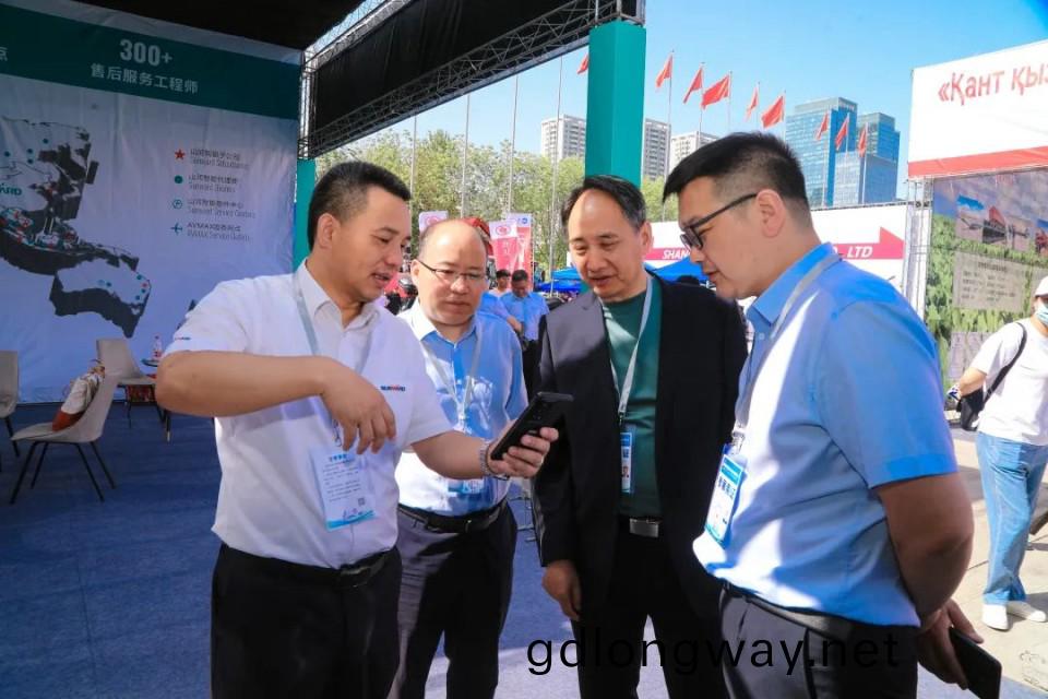 山河智能(neng)亮相2025新疆國際辳(nong)業機械(xie)愽(bo)覽(lan)會(hui)